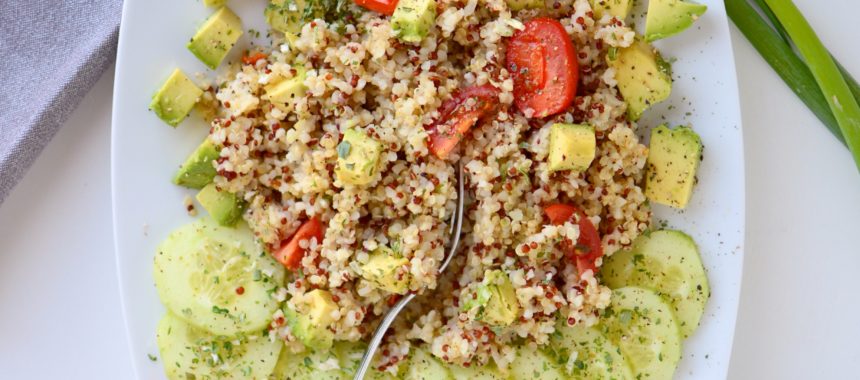 Quinoa-Bulgur-Salat mit Avocado