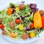 Gemischter Salat mit Cashew-Dressing